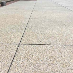 九江 黄金麻花岗岩石板材荔枝面地面铺装效果