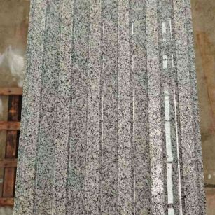 九江 芝麻白花岗岩荔枝面雕刻盲道，盲条