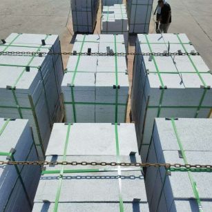 九江 芝麻白花岗岩5公分地铺石 花岗岩厂家工厂装车日常