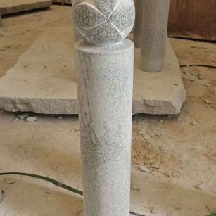 九江 芝麻白花岗岩石材挡车石柱、停车柱、圆柱挡车柱、方柱挡车柱等