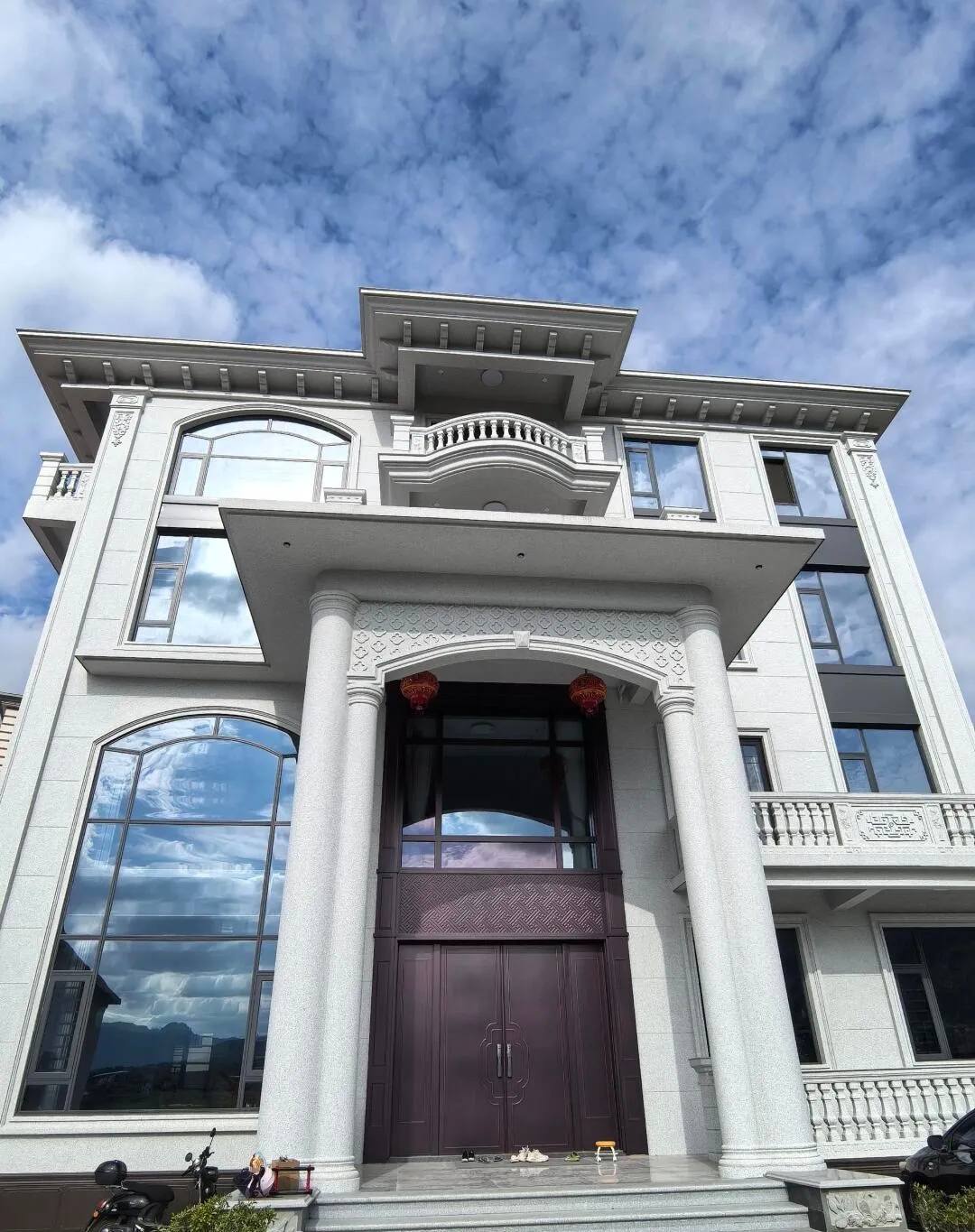 九江白麻别墅外墙干挂石材效果示例