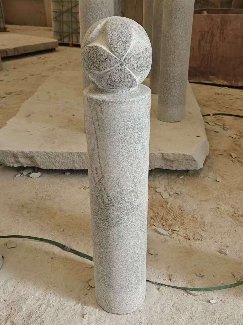 九江 芝麻白花岗岩石材挡车石柱、停车柱、圆柱挡车柱、方柱挡车柱等