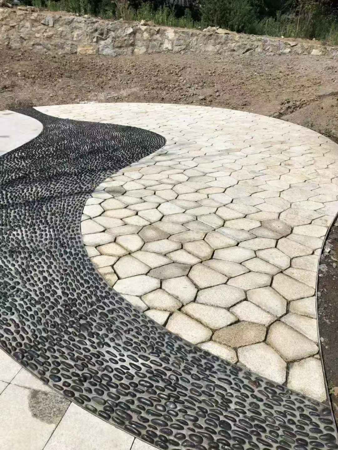 九江 黄金麻冰裂纹地铺石工地铺装案例