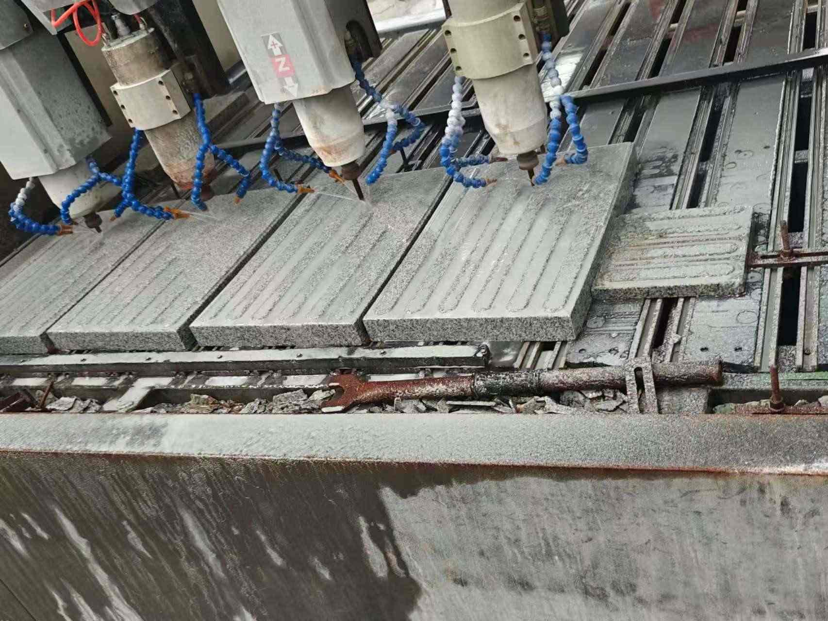 九江 芝麻白花岗岩荔枝面盲道雕刻