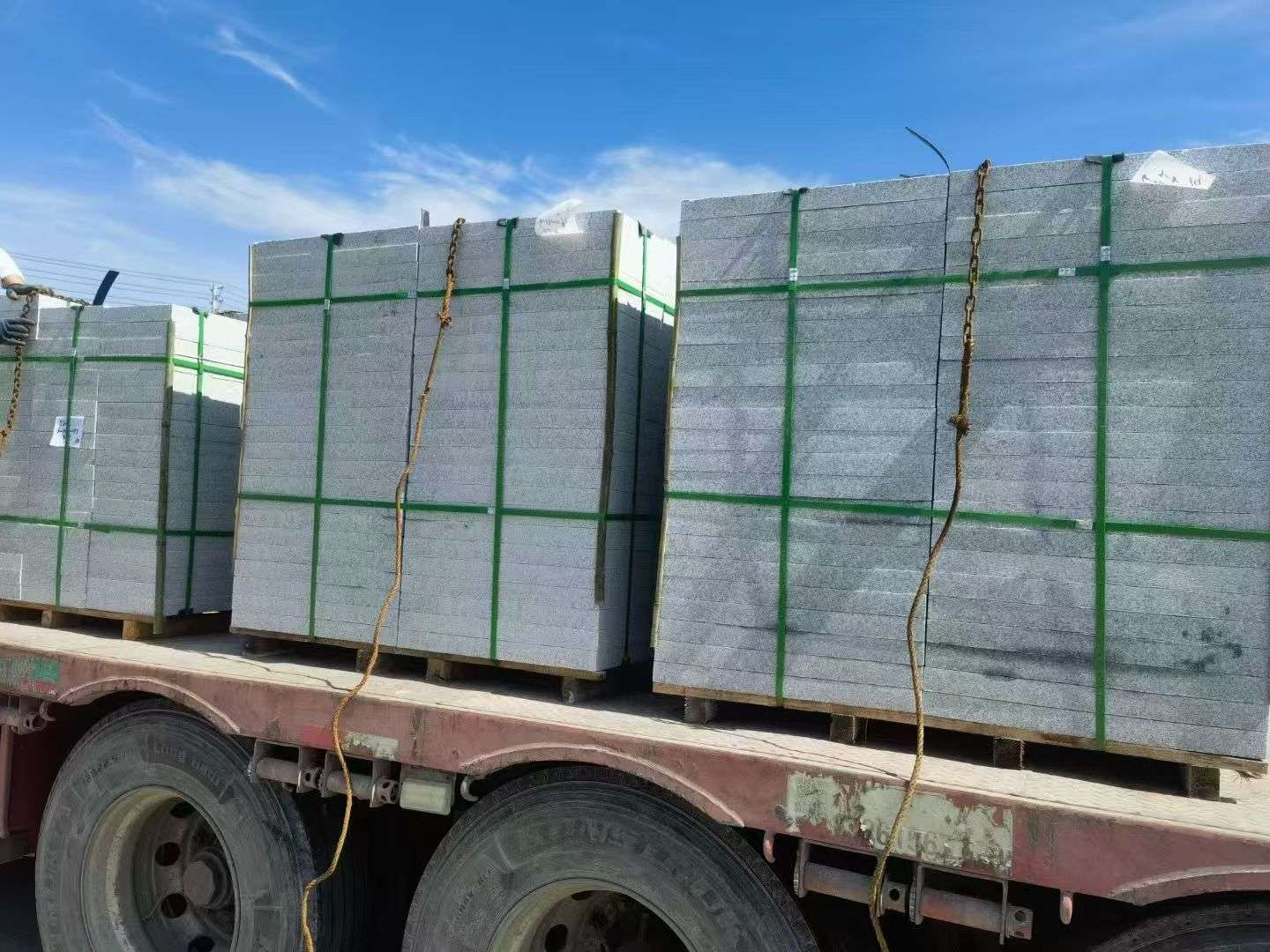 九江 芝麻白花岗岩地铺石装车日常