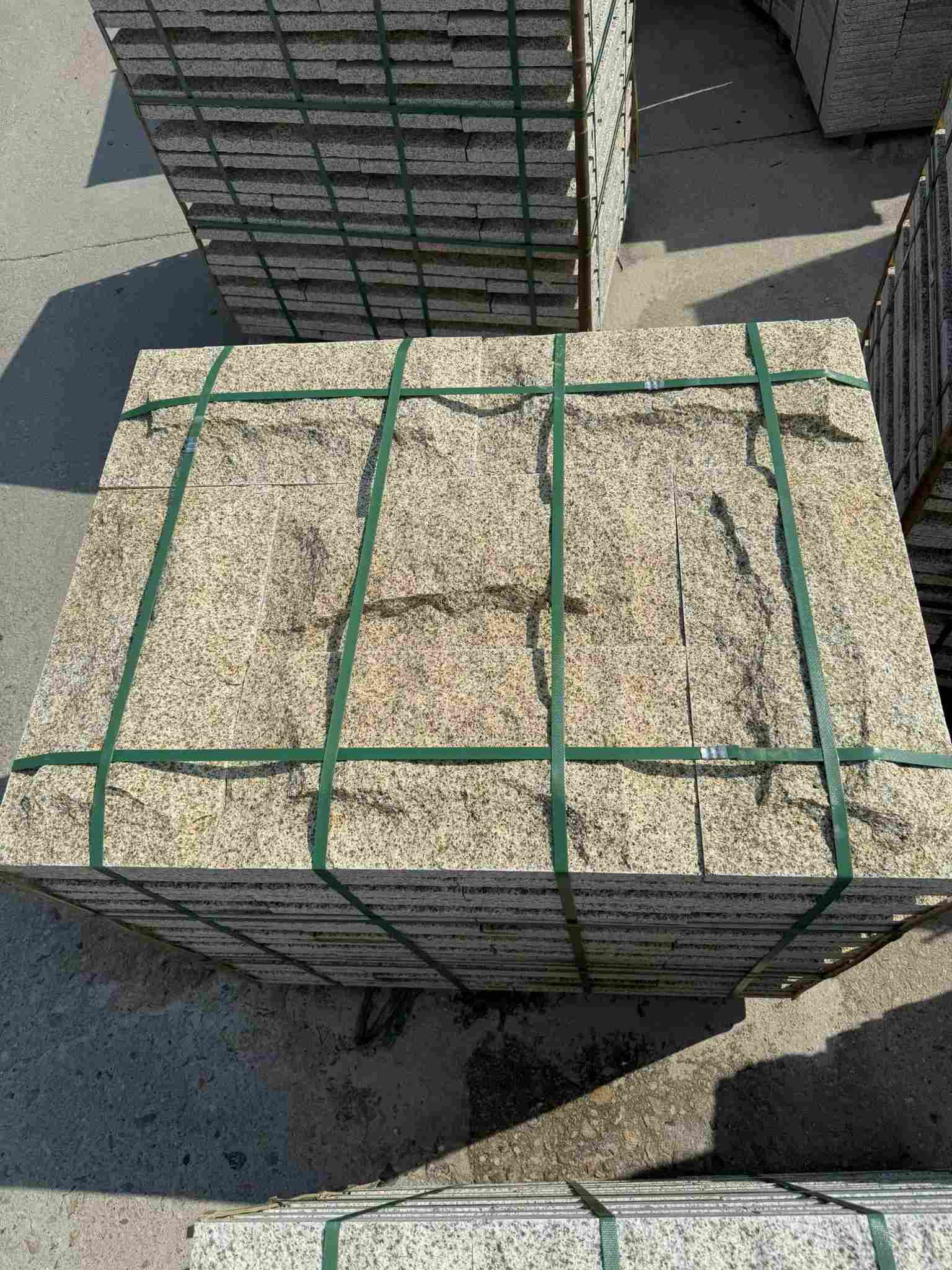 九江 黄金麻花岗岩石材自然面蘑菇石成品