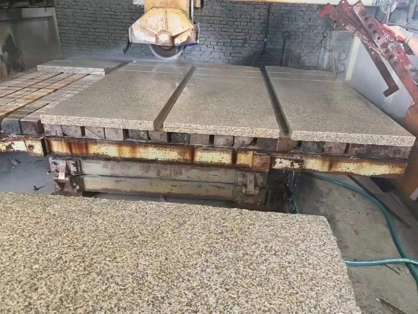 九江 黄金麻荔枝面成品板加工