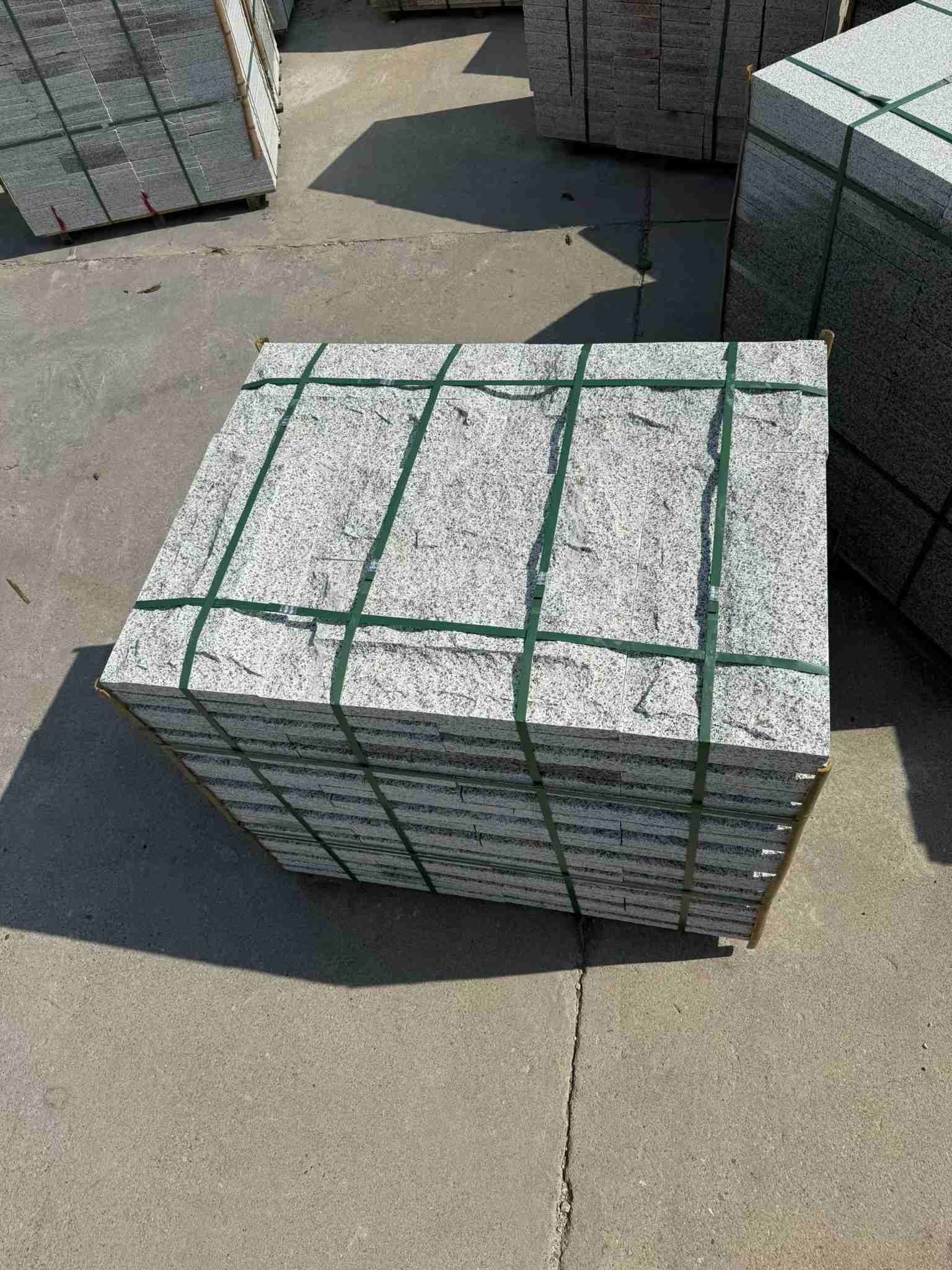 九江 白麻花岗岩石材自然面蘑菇石成品