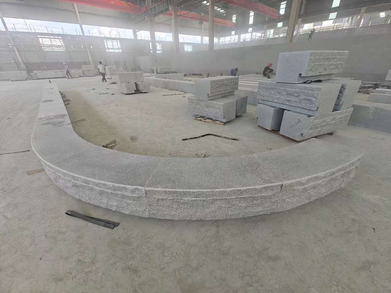 九江 芝麻白异形坐凳，自然面光面弧形加工