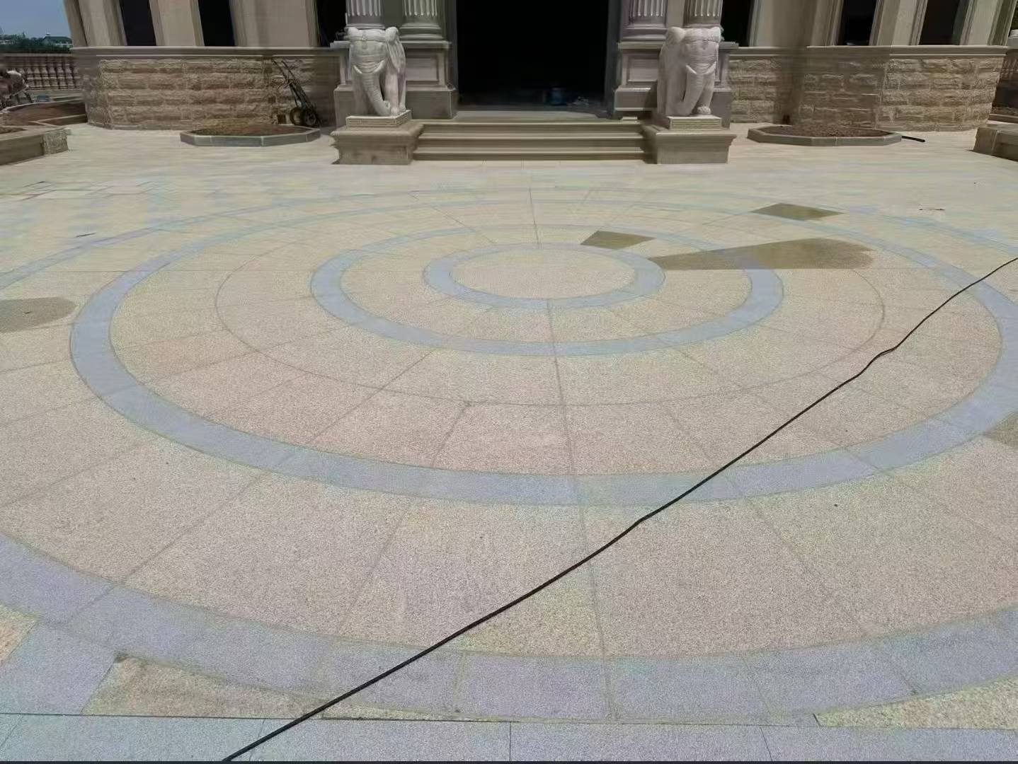 九江 黄金麻芝麻灰花岗岩石材地铺拼接效果