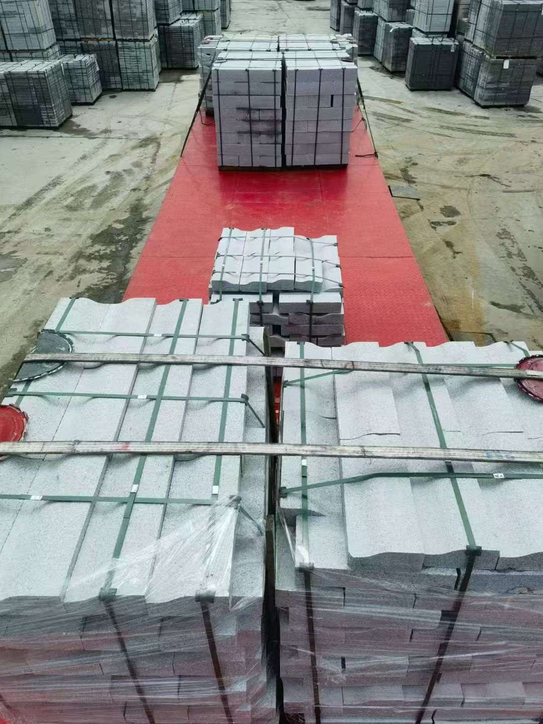 九江 芝麻白仿形加直形路沿石出货日常