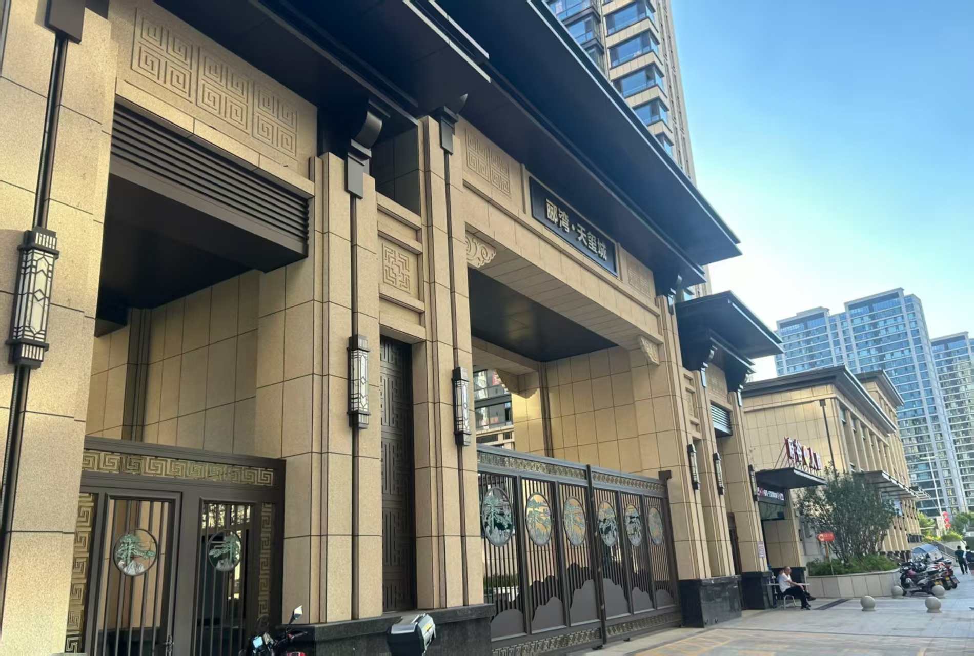 九江 黄金麻花岗岩荔枝面小区门楼外墙干挂