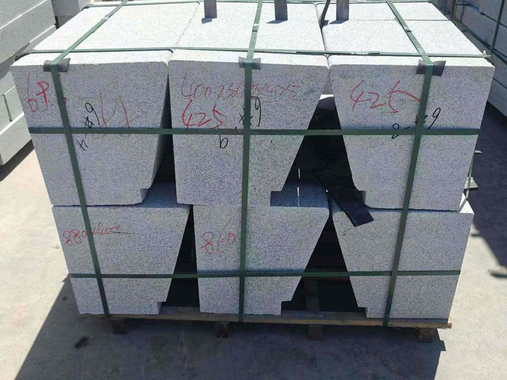 九江 芝麻白异形坐凳，石凳