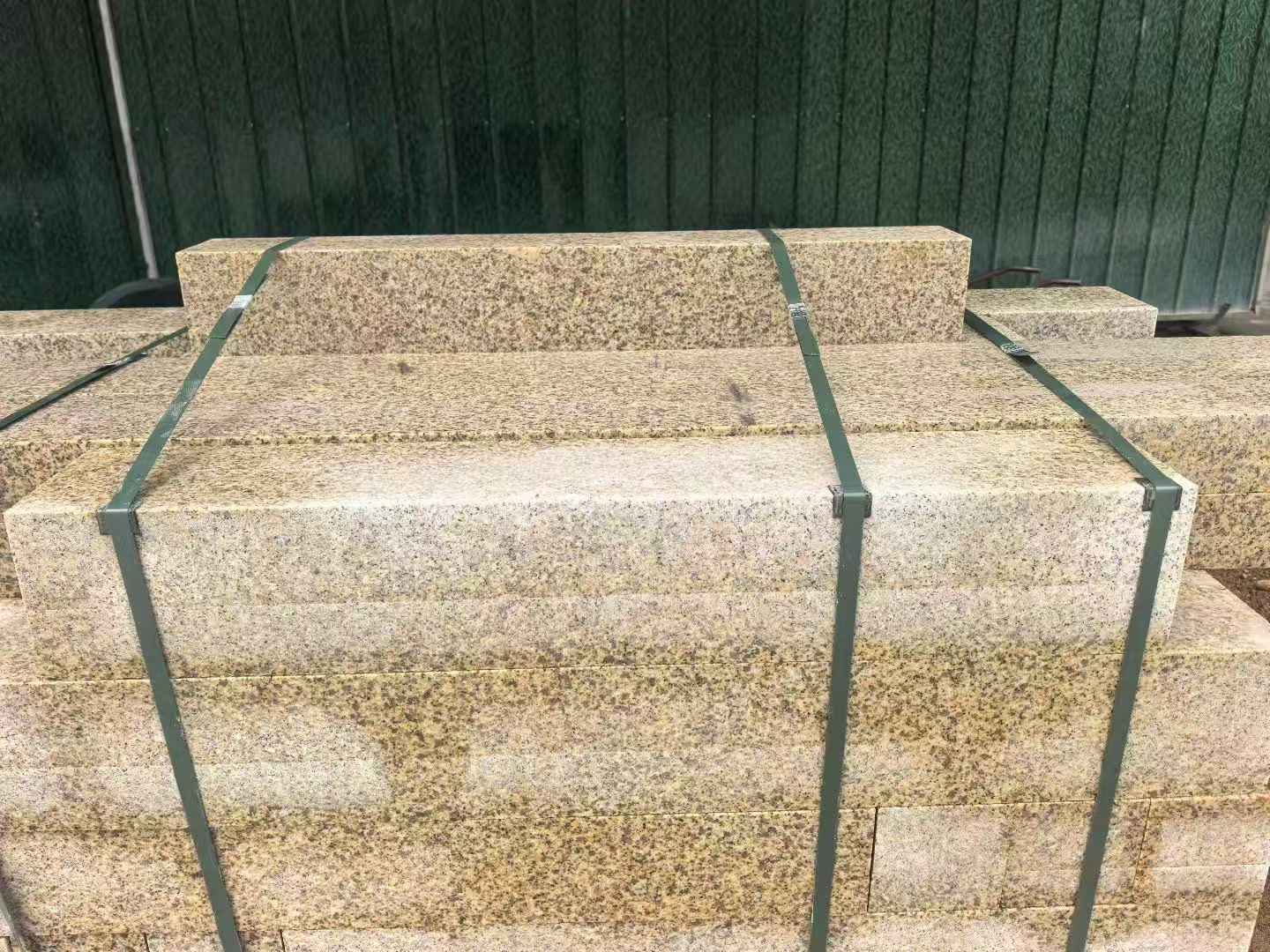 九江 黄金麻花岗岩石材机切面栏杆料半成品