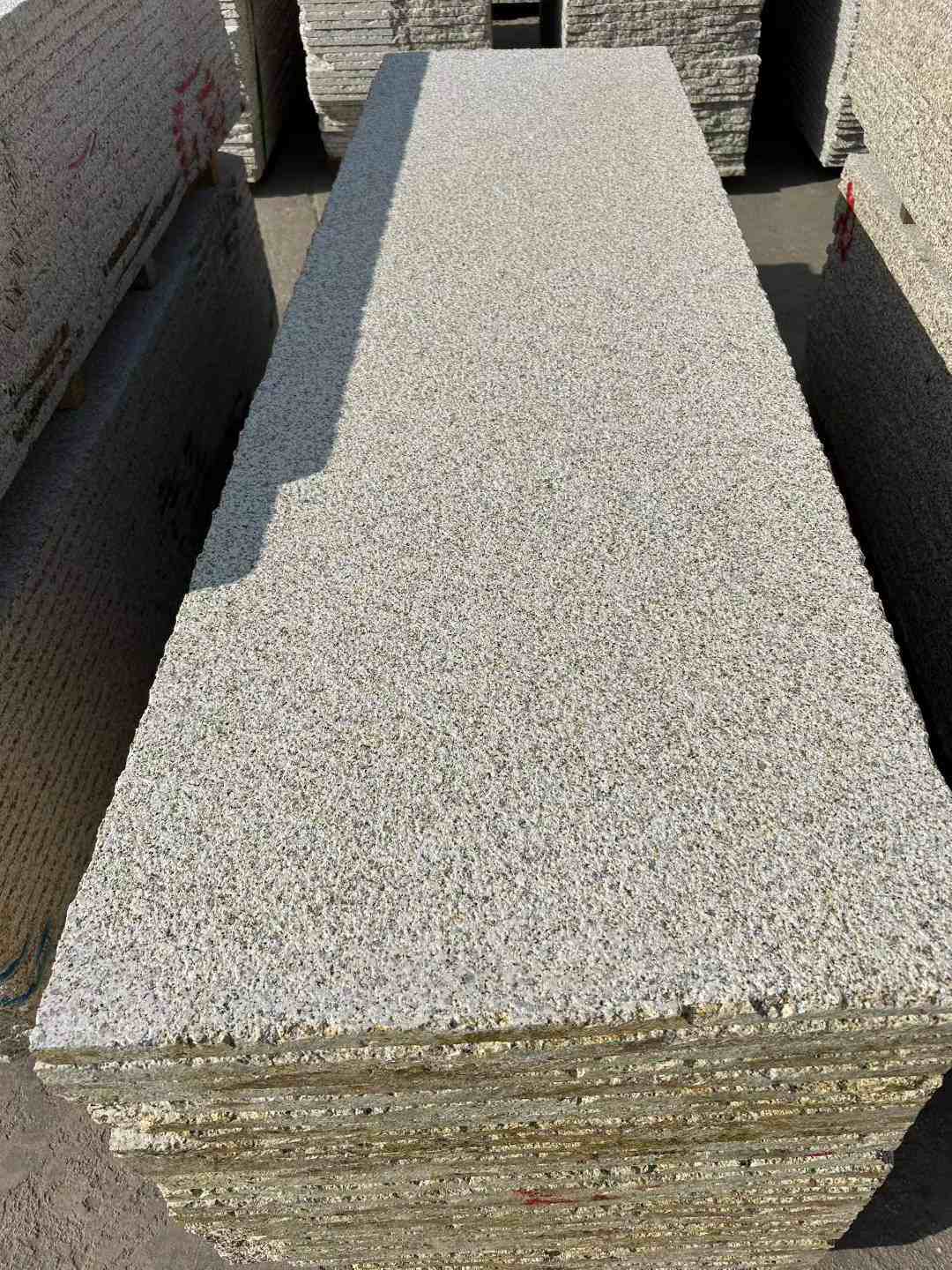 九江 黄金麻花岗岩荔枝面毛板，半成品