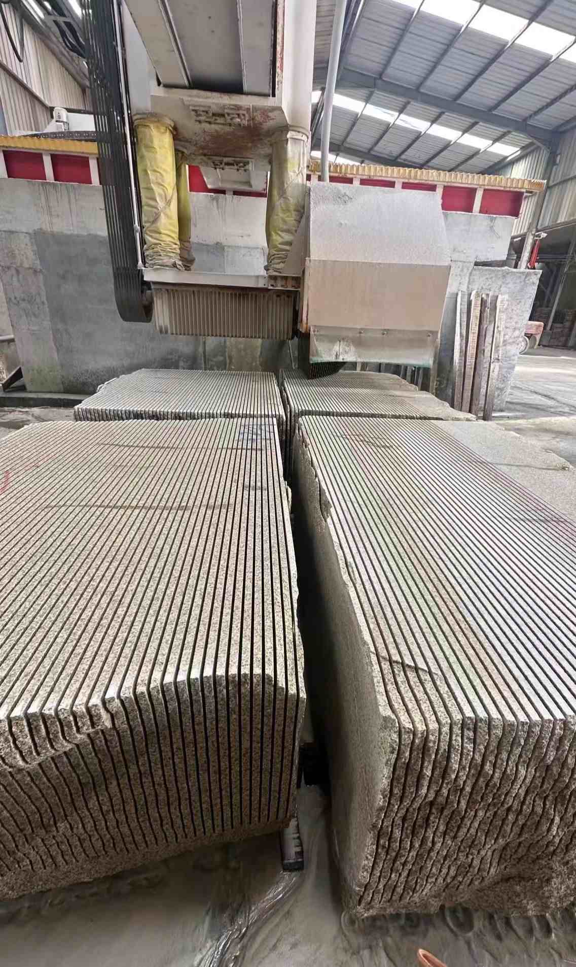 九江 车间生产日常，黄金麻白麻花岗岩