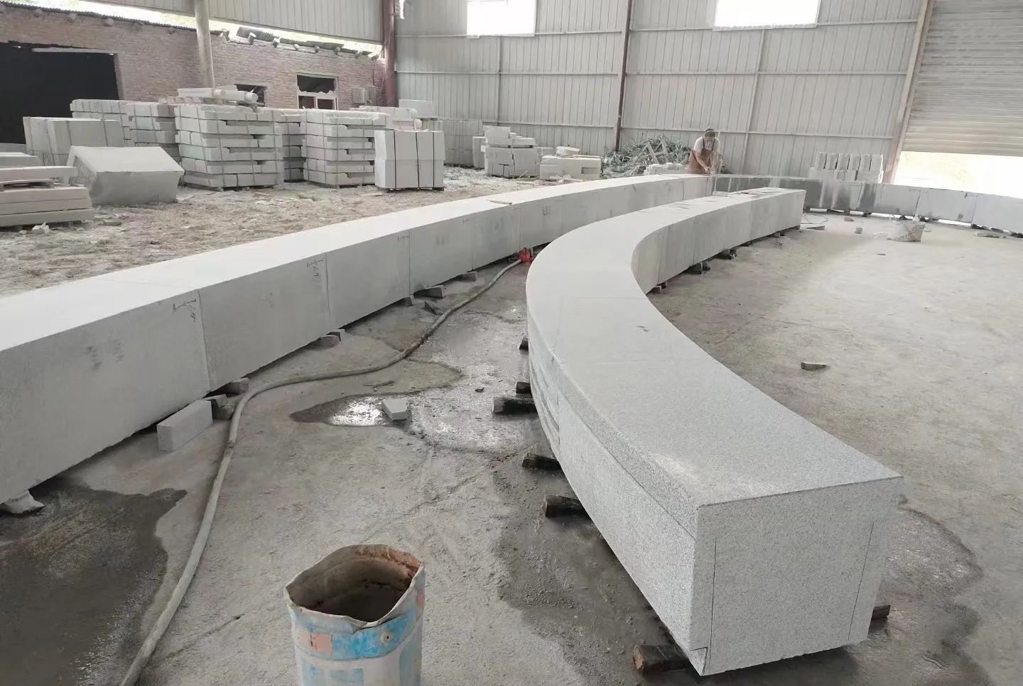 九江芝麻白花岗岩石板材 园林光面弧形坐凳