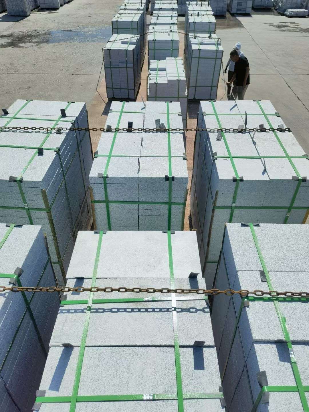 九江 芝麻白花岗岩5公分地铺石 花岗岩厂家工厂装车日常